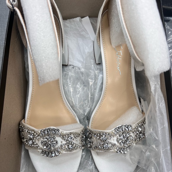 Betsey Johnson Mel Ivory (Wide) - Picture 3 of 13